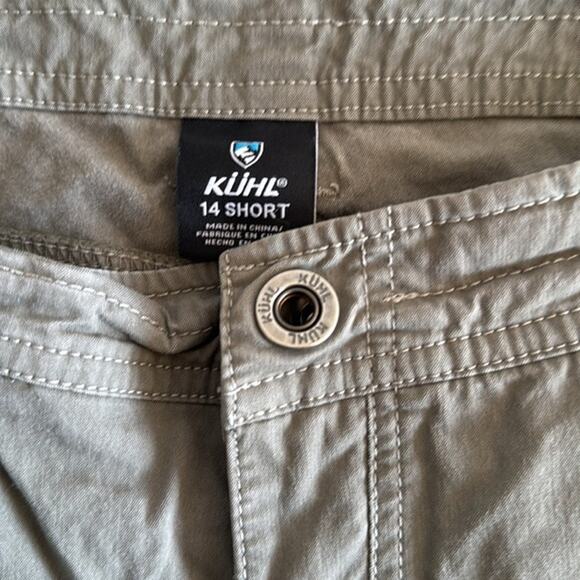Kuhl Women’s Sz 14 Short beige Hiking Capri Cargo Pants Roll Tab Bermuda Pockets - Picture 3 of 8
